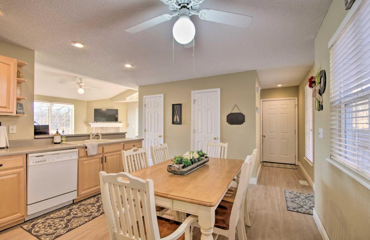 Waterfront Townhome With Private Dock And Lake Views Lake Ozark Eksteriør bilde