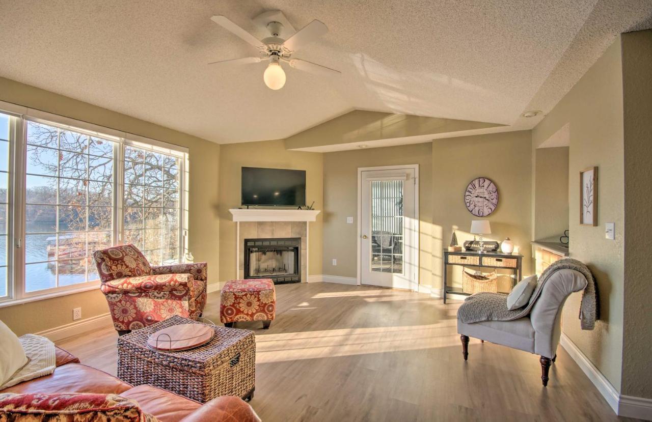 Waterfront Townhome With Private Dock And Lake Views Lake Ozark Eksteriør bilde